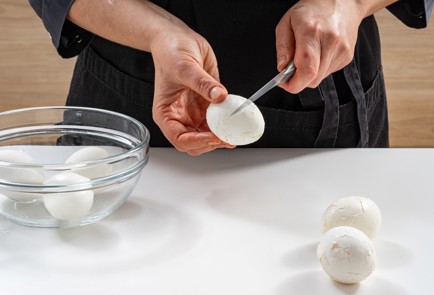 Фото шага рецепта Фаршированные яйца с крабовыми палочками и васаби 175400 шаг 3  