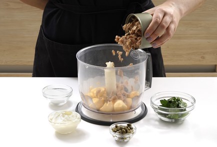 Фото шага рецепта Фаршированные яйца с тунцом 152947 шаг 6  