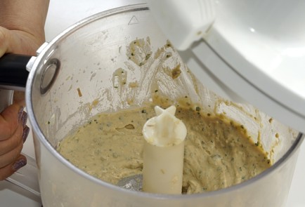 Фото шага рецепта Фаршированные яйца с тунцом 152947 шаг 7  