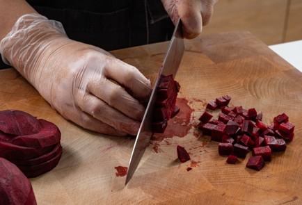 Фото шага рецепта Фаршированные яйца в свекольном маринаде 175394 шаг 2