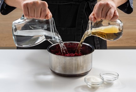 Фото шага рецепта Фаршированные яйца в свекольном маринаде 175394 шаг 3