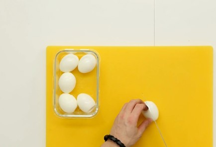 Фото шага рецепта Фаршированные яйца 126609 шаг 3  