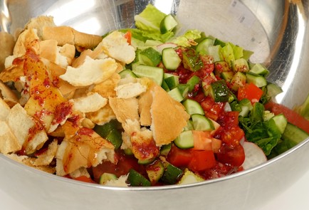 Фото шага рецепта Левантийский салат фаттуш 50259 шаг 10