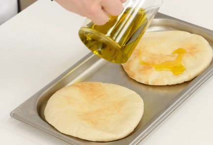 Фото шага рецепта Левантийский салат фаттуш 50259 шаг 2