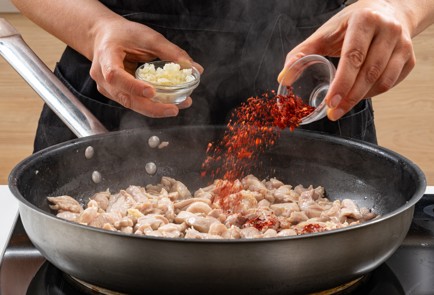 Фото шага рецепта Файеркрекерчикен 186413 шаг 5  