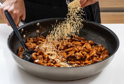 Фото шага рецепта Файеркрекерчикен 186413 шаг 7  