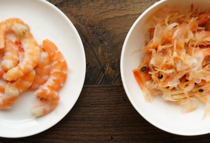 Фото шага рецепта Феттучини с соусом альфредо и креветками 152547 шаг 2  