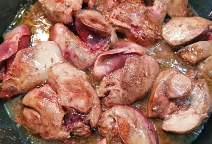 Фото шага рецепта Феттучини ширатаки с печенью 174439 шаг 3  