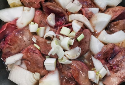 Фото шага рецепта Феттучини ширатаки с печенью 174439 шаг 4  