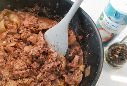 Фото шага рецепта Феттучини ширатаки с печенью 174439 шаг 8  