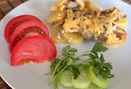 Фото шага рецепта Бедро индейки в духовке с картошкой 190608 шаг 23  