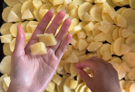 Фото шага рецепта Бедро индейки в духовке с картошкой 190608 шаг 7  