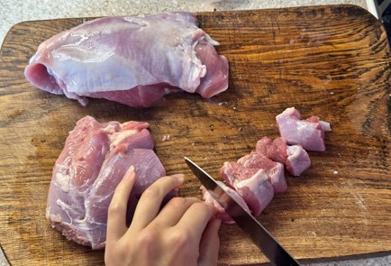 Фото шага рецепта Бедро индейки в духовке с картошкой 190608 шаг 8  