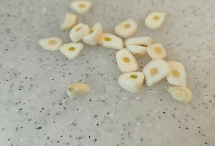 Фото шага рецепта Филе индейки на сковороде с куркумой и сливками 190812 шаг 2  