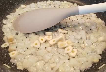 Фото шага рецепта Филе индейки на сковороде с куркумой и сливками 190812 шаг 3  