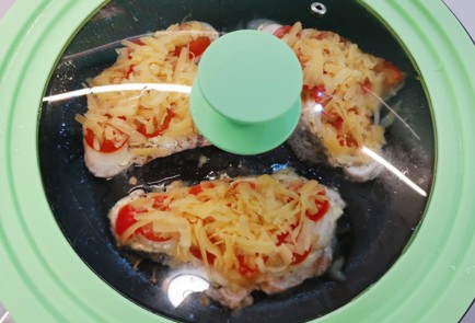 Фото шага рецепта Филе индейки с сыром пофранцузски 175940 шаг 13  