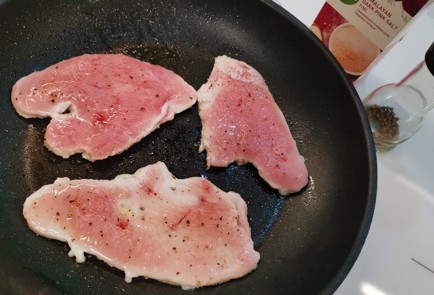 Фото шага рецепта Филе индейки с сыром пофранцузски 175940 шаг 7  