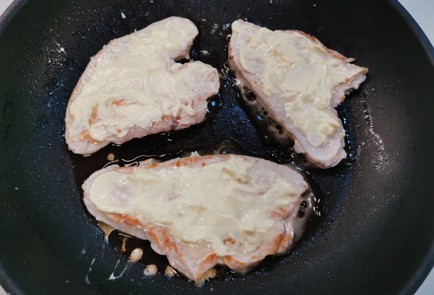 Фото шага рецепта Филе индейки с сыром пофранцузски 175940 шаг 8  