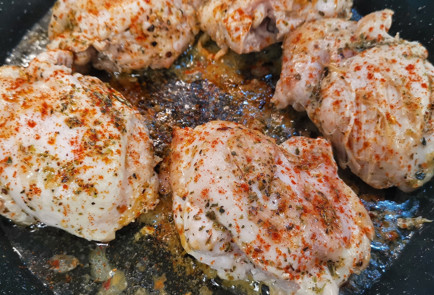 Фото шага рецепта Филе куриного бедра обжаренное в специях 151770 шаг 7  