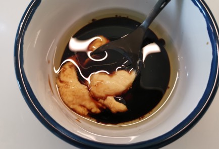 Фото шага рецепта Филе куриного бедра в рукаве 186548 шаг 3