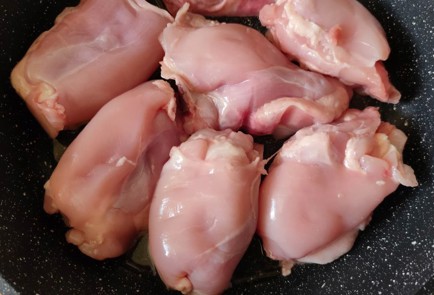 Фото шага рецепта Филе куриных ножек тушенное с горчицей и сливками 187251 шаг 2  