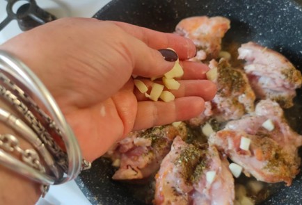 Фото шага рецепта Филе куриных ножек тушенное с горчицей и сливками 187251 шаг 5  