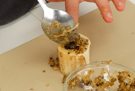 Фото шага рецепта Филе миньон с фуагра и соусом из лисичек 93758 шаг 10  