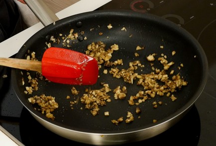 Фото шага рецепта Филе миньон с фуагра и соусом из лисичек 93758 шаг 4  