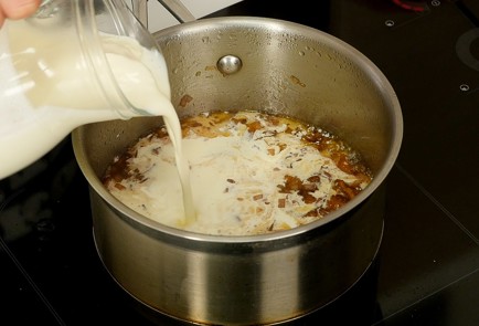 Фото шага рецепта Филе миньон с фуагра и соусом из лисичек 93758 шаг 7  