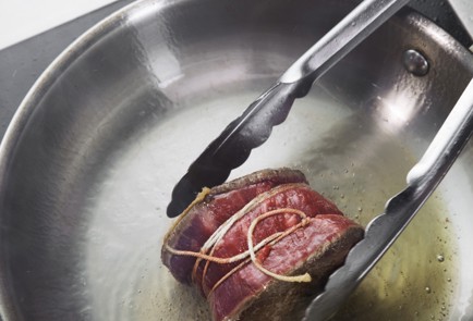 Фото шага рецепта Филе миньон с соусом борделез и картофелем конфи 58591 шаг 2  