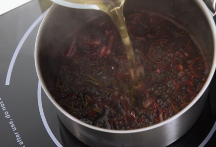 Фото шага рецепта Филе миньон с соусом борделез и картофелем конфи 58591 шаг 3  