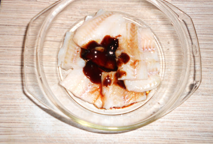 Фото шага рецепта Филе минтая в соусе унаги 152111 шаг 2  