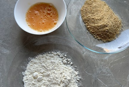 Фото шага рецепта Филе минтая в сухарях 174808 шаг 3  