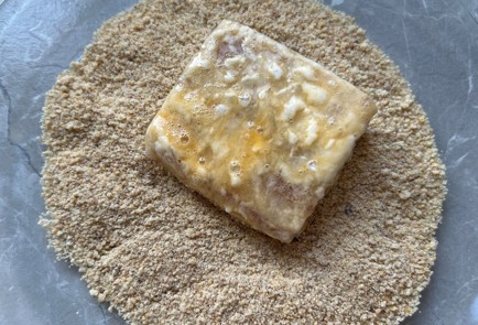 Фото шага рецепта Филе минтая в сухарях 174808 шаг 6  