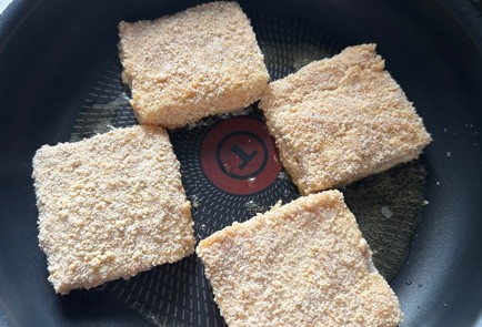 Фото шага рецепта Филе минтая в сухарях 174808 шаг 9  