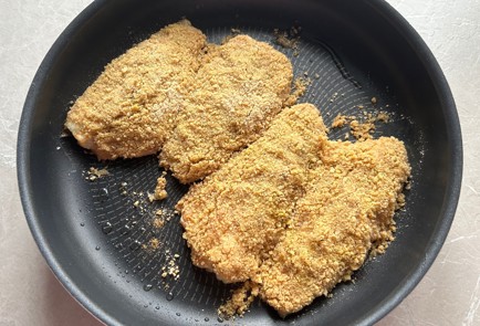 Фото шага рецепта Филе сибаса запеченное в сухарях 174337 шаг 9  