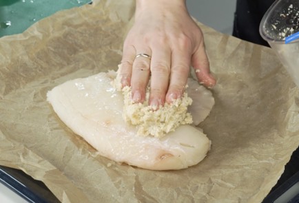 Фото шага рецепта Филе трески под корочкой из грецких орехов и пармезана 136750 шаг 2  