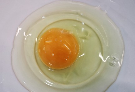 Фото шага рецепта Филе зубатки в яичном кляре 152755 шаг 1  