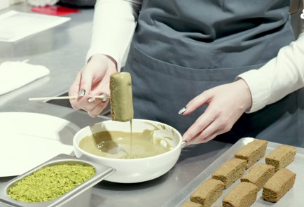 Фото шага рецепта Финансье с фисташками 151877 шаг 10  