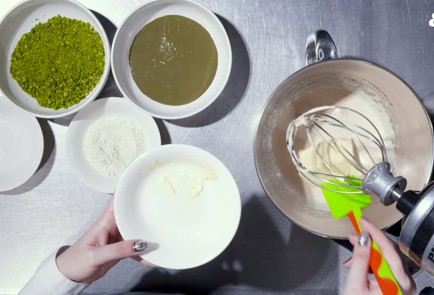 Фото шага рецепта Финансье с фисташками 151877 шаг 2  