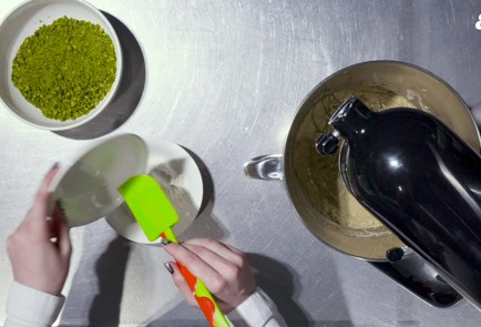 Фото шага рецепта Финансье с фисташками 151877 шаг 3  