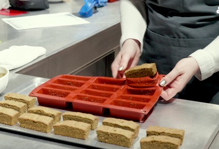 Фото шага рецепта Финансье с фисташками 151877 шаг 9  