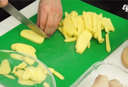 Фото шага рецепта Фишэндчипс в пивном кляре 81319 шаг 4  