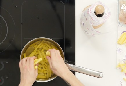 Фото шага рецепта Фишэндчипс в пивном кляре 81319 шаг 5  