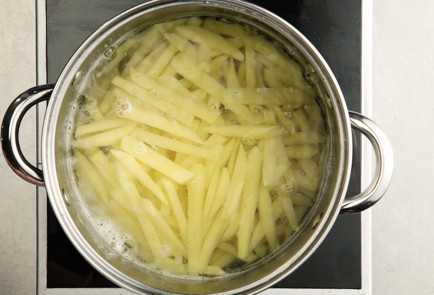 Фото шага рецепта Фишэндчипс с минтаем 51306 шаг 4  