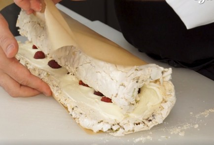 Фото шага рецепта Фисташковый рулет с малиной 137700 шаг 4  