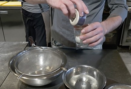 Фото шага рецепта Фламмкухен с беконом и пореем 139970 шаг 1  