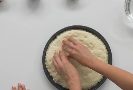 Фото шага рецепта Фокачча с луком вялеными томатами и оливками 151301 шаг 7  