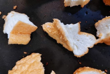 Фото шага рецепта Фондю с сельдереем и обжаренным багетом 152833 шаг 3  