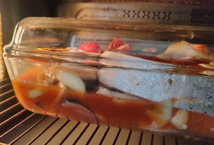 Фото шага рецепта Форель с луком в томатном соусе 186508 шаг 10  